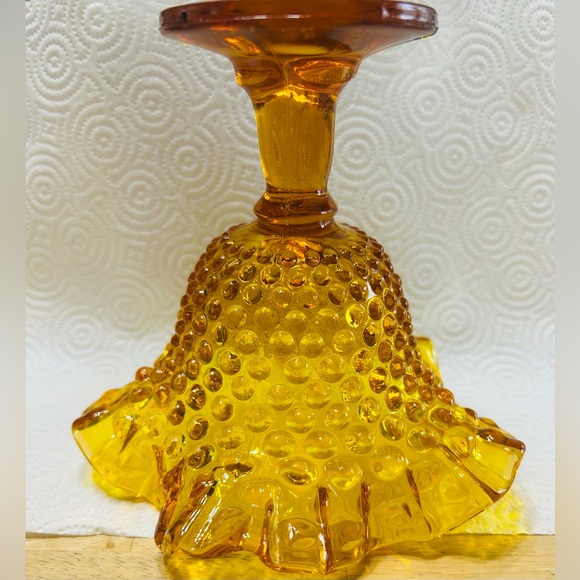 Vintage Fenton Hobnail compote dish, footed with ruffled edges. Mint condition. - Picture 4 of 5